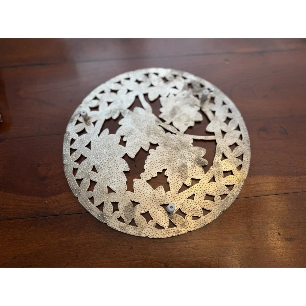 Vintage Italy Taunton Silver Plate Medallion Grapevine Footed Pot Holder Trivet